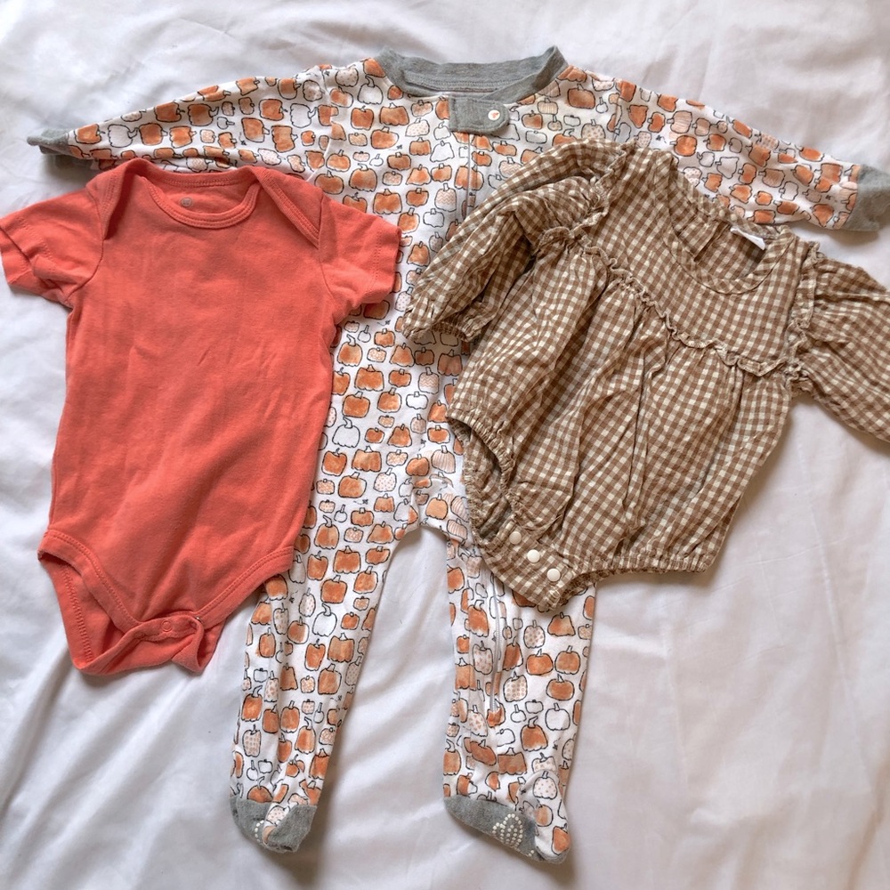 Burt’s Bees Pumpkin Sleeper with Bee Feet, Onesie & Gingham Puffed Sleeve Blouse